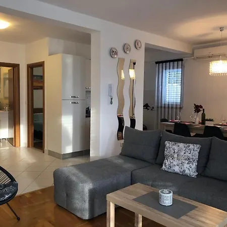 Ivesic Apartament *